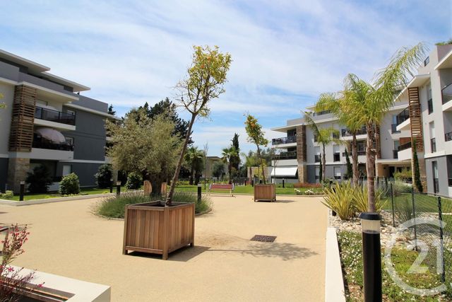 Afficher la photo en grand Appartement à vendre - 4 pièces - 75.15 m2 - MOUGINS - 06 - PROVENCE-ALPES-COTE-D-AZUR - Century 21 Coast And Country