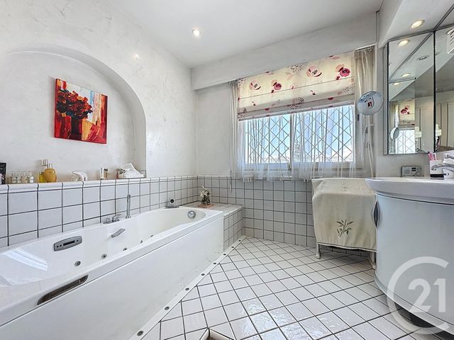 Afficher la photo en grand Appartement à vendre - 4 pièces - 162.0 m2 - LE CANNET - 06 - PROVENCE-ALPES-COTE-D-AZUR - Century 21 Coast And Country