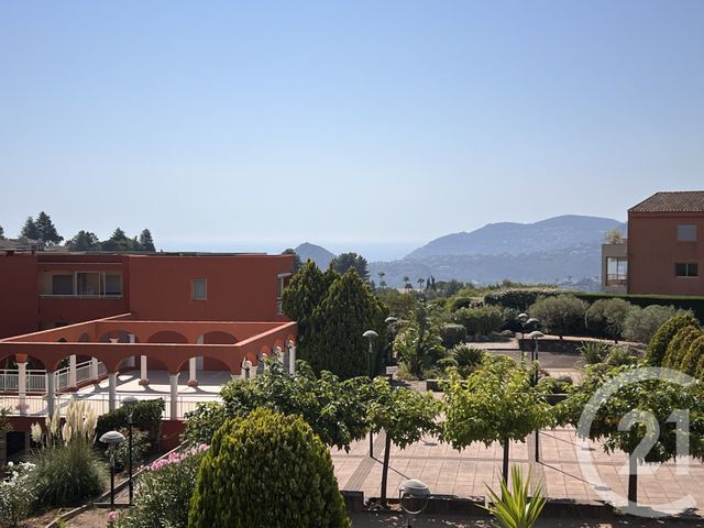 Afficher la photo en grand Appartement à vendre - 4 pièces - 70.35 m2 - MANDELIEU LA NAPOULE - 06 - PROVENCE-ALPES-COTE-D-AZUR - Century 21 Coast And Country