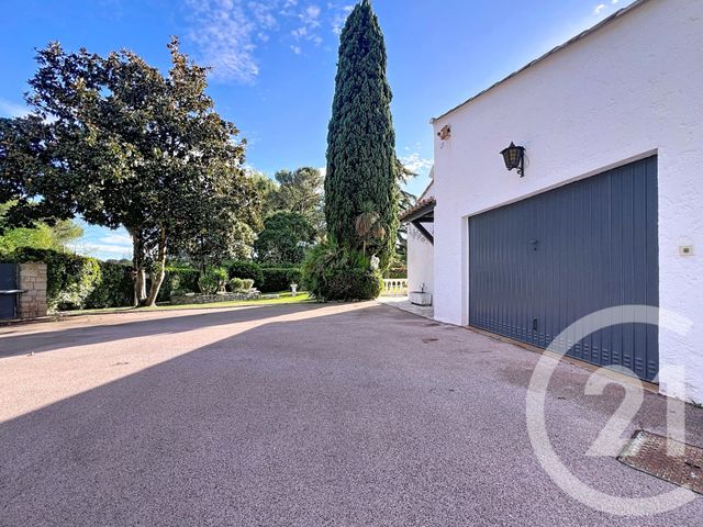 Afficher la photo en grand maison à vendre - 5 pièces - 150.0 m2 - MOUGINS - 06 - PROVENCE-ALPES-COTE-D-AZUR - Century 21 Coast And Country