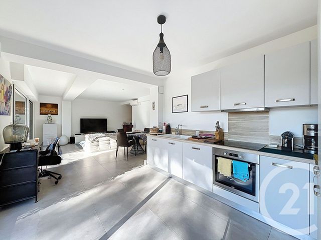 Afficher la photo en grand Appartement F3 à vendre - 3 pièces - 79.85 m2 - MOUANS SARTOUX - 06 - PROVENCE-ALPES-COTE-D-AZUR - Century 21 Coast And Country